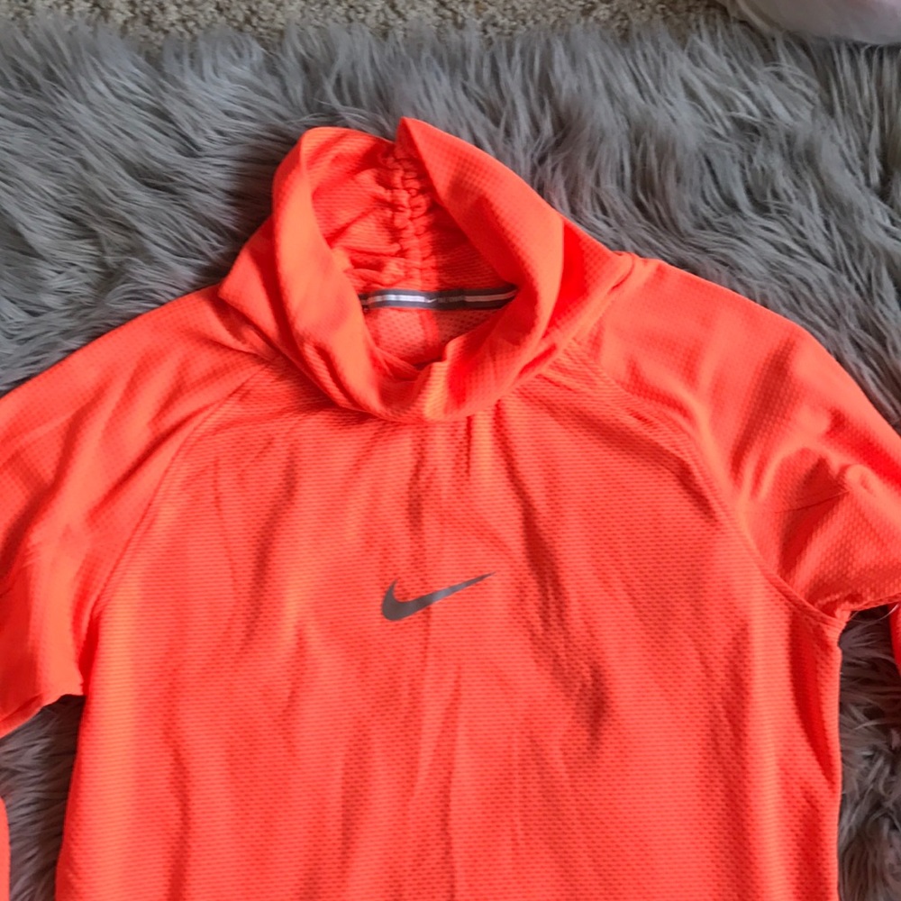 Orange Nike sweater Autoreact